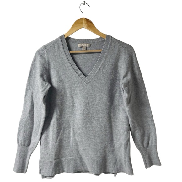 Banana Republic Extra Fine Merino V-Neck Sweater Women’s Sz L Light Gray Soft - Picture 2 of 9